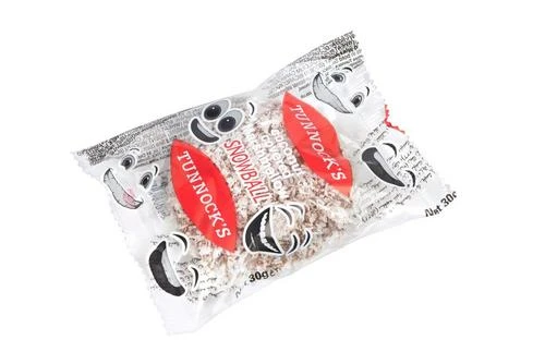 Tunnock's Coconut Snowballs Pack Size: 36 X 30g 4 Tunnock's Coconut Snowballs Pack Size: 36 X 30g - Image 2